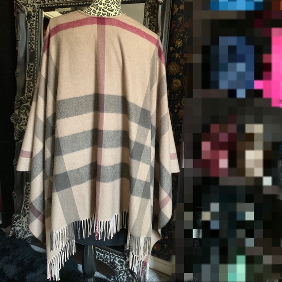 🎊Sold🎊Burberry Check Print Wool & Cashmere Cape - Picture 5 of 8